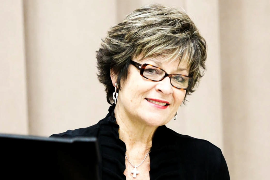 Lynne Gackle headshot